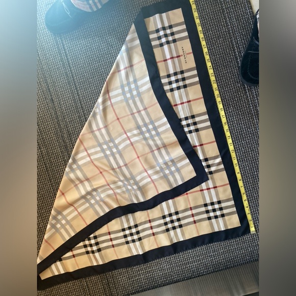 BURBERRY HUGE🔥SILK MEGA Nova Check Scarf! 34”x 34”🔥GORGEOUS🔥EUC🔥MUST SEE👀OS - Picture 9 of 16